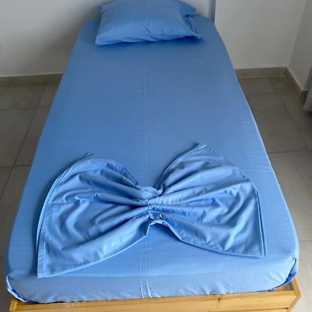 Eleni'S Holiday Rooms Himare Bagian luar foto