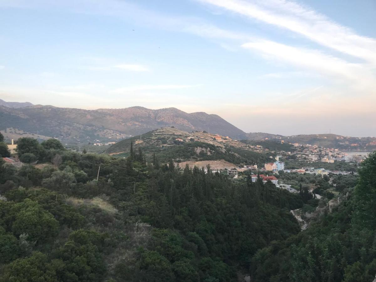Eleni'S Holiday Rooms Himare Bagian luar foto