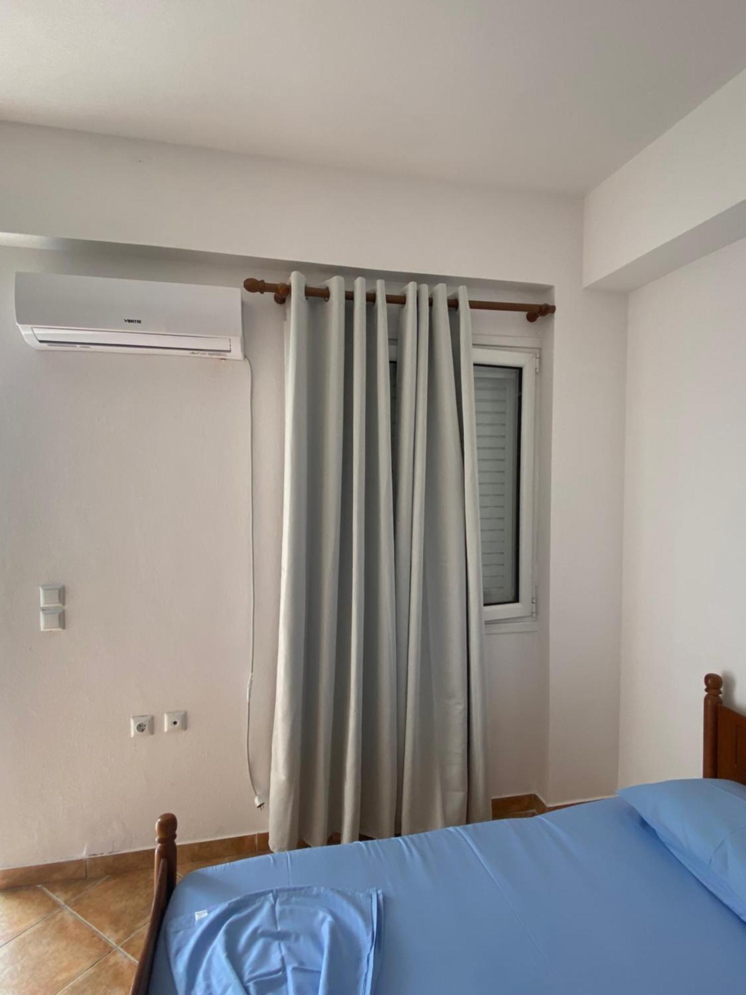 Eleni'S Holiday Rooms Himare Bagian luar foto