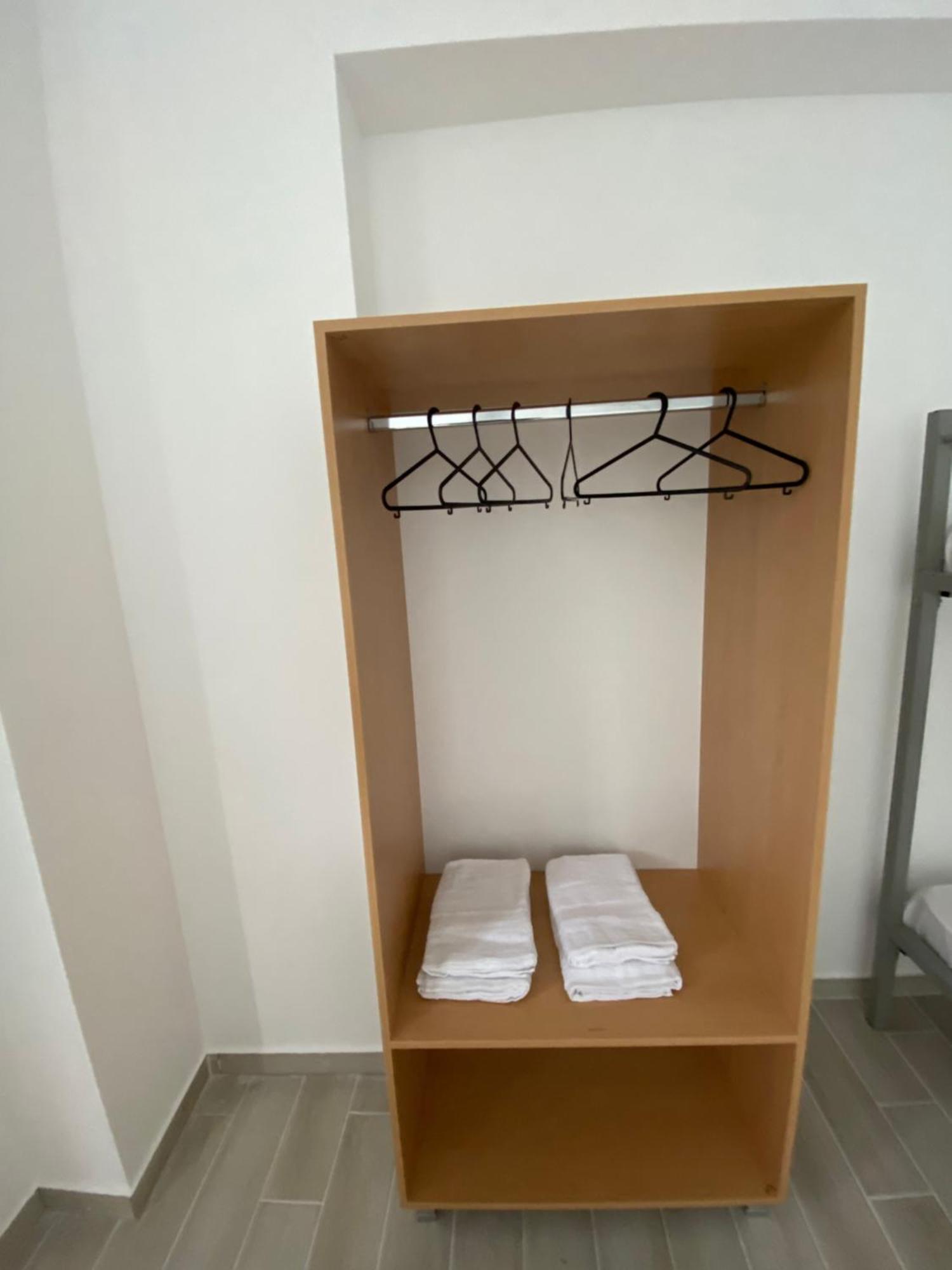 Eleni'S Holiday Rooms Himare Bagian luar foto