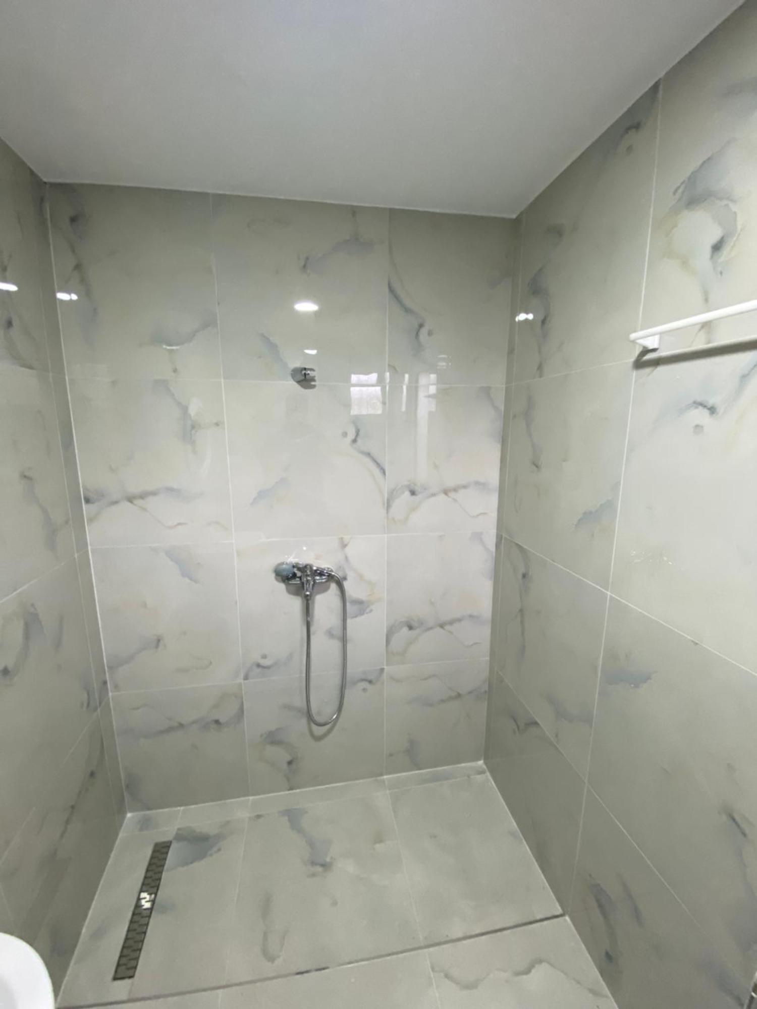 Eleni'S Holiday Rooms Himare Bagian luar foto