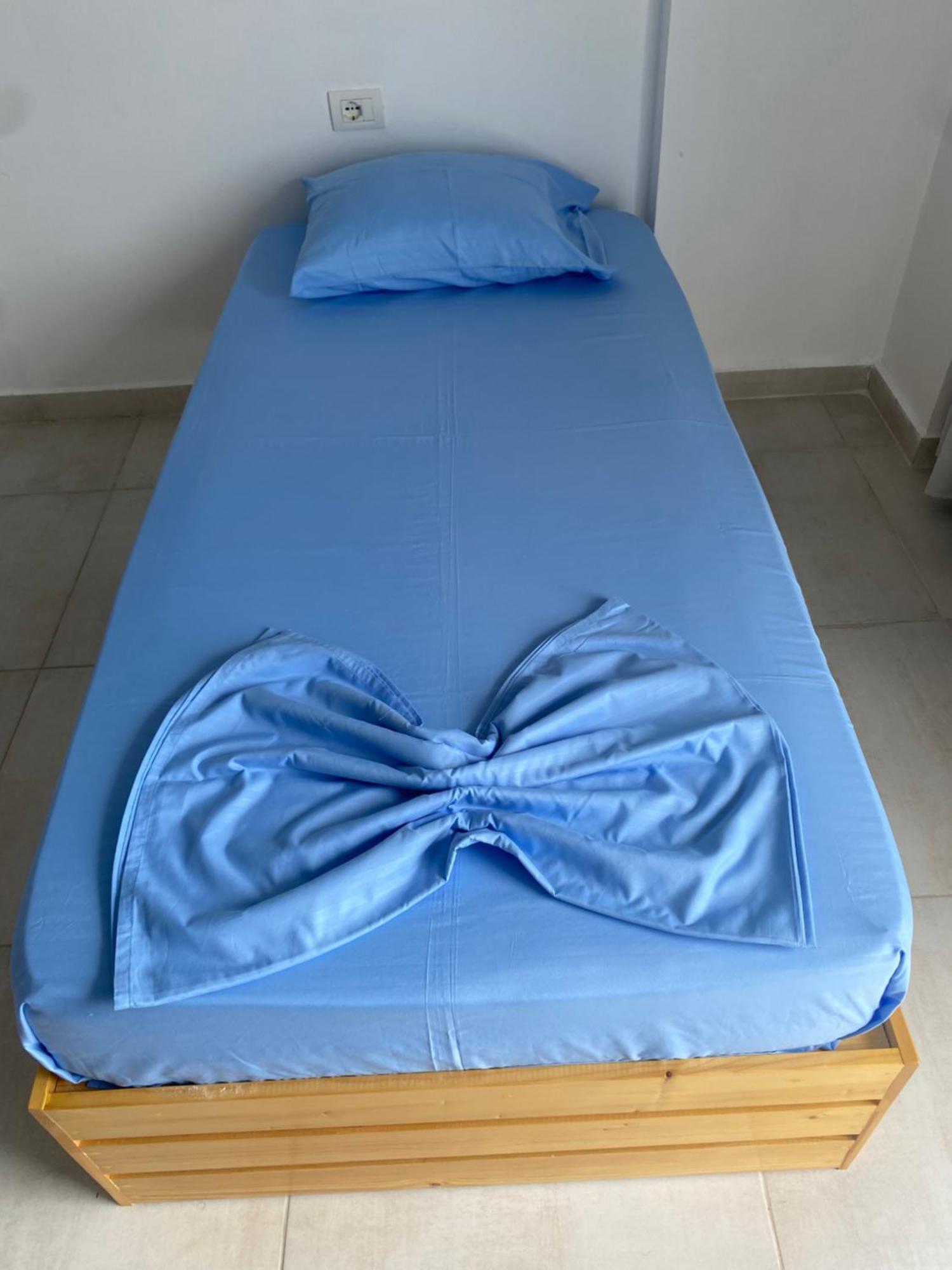 Eleni'S Holiday Rooms Himare Bagian luar foto