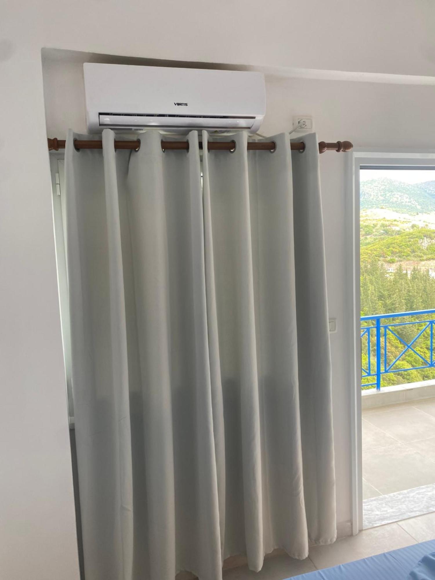 Eleni'S Holiday Rooms Himare Bagian luar foto