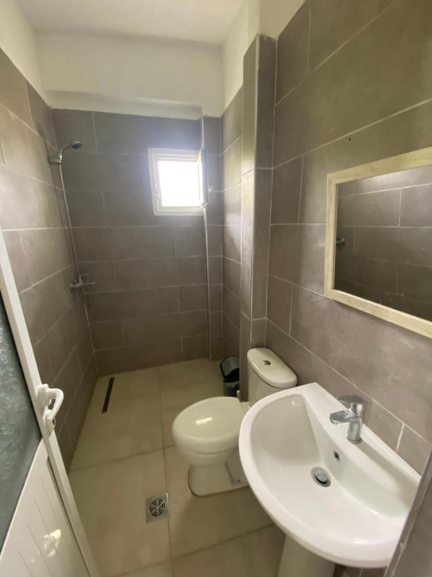 Eleni'S Holiday Rooms Himare Bagian luar foto