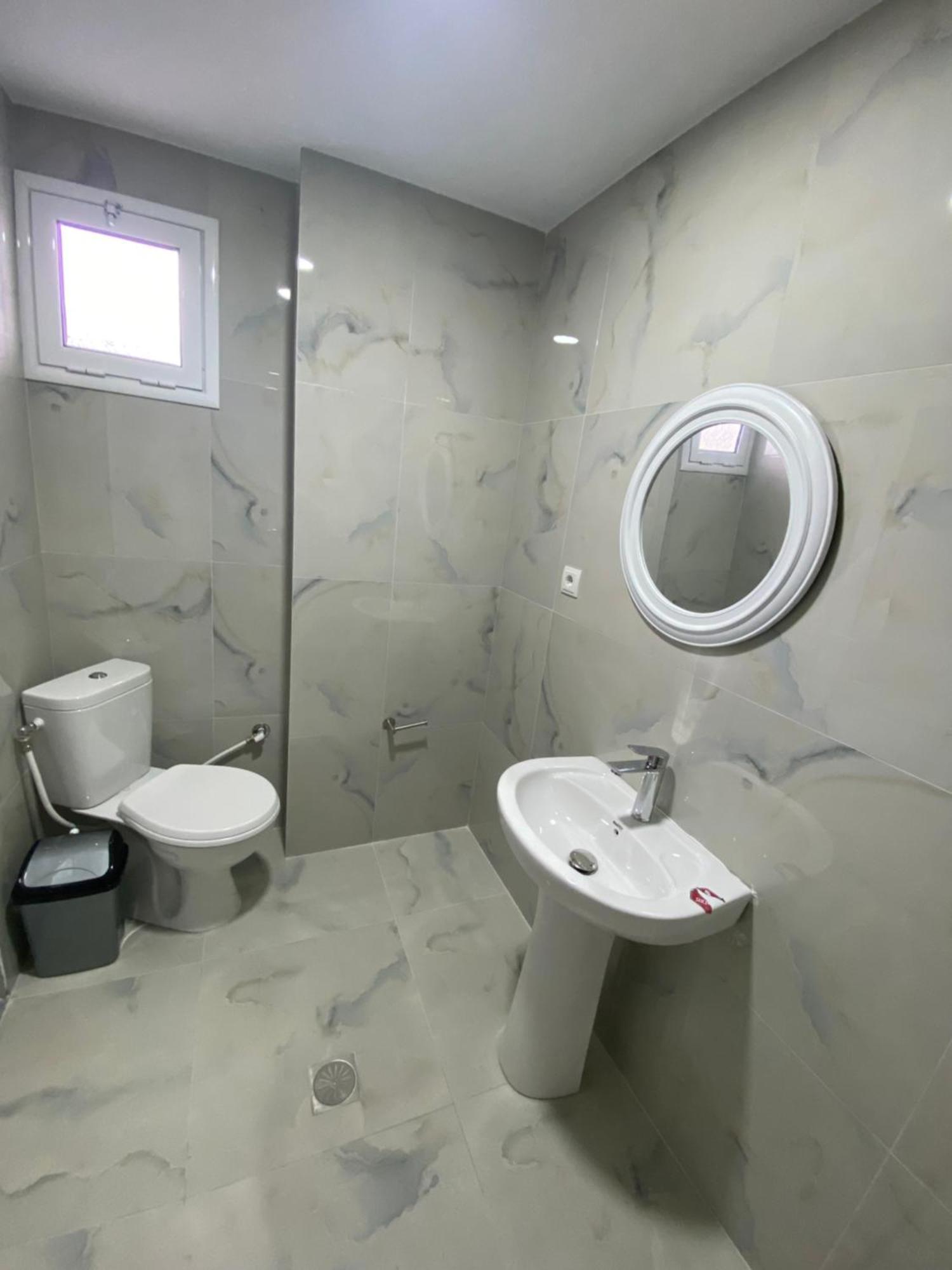 Eleni'S Holiday Rooms Himare Bagian luar foto
