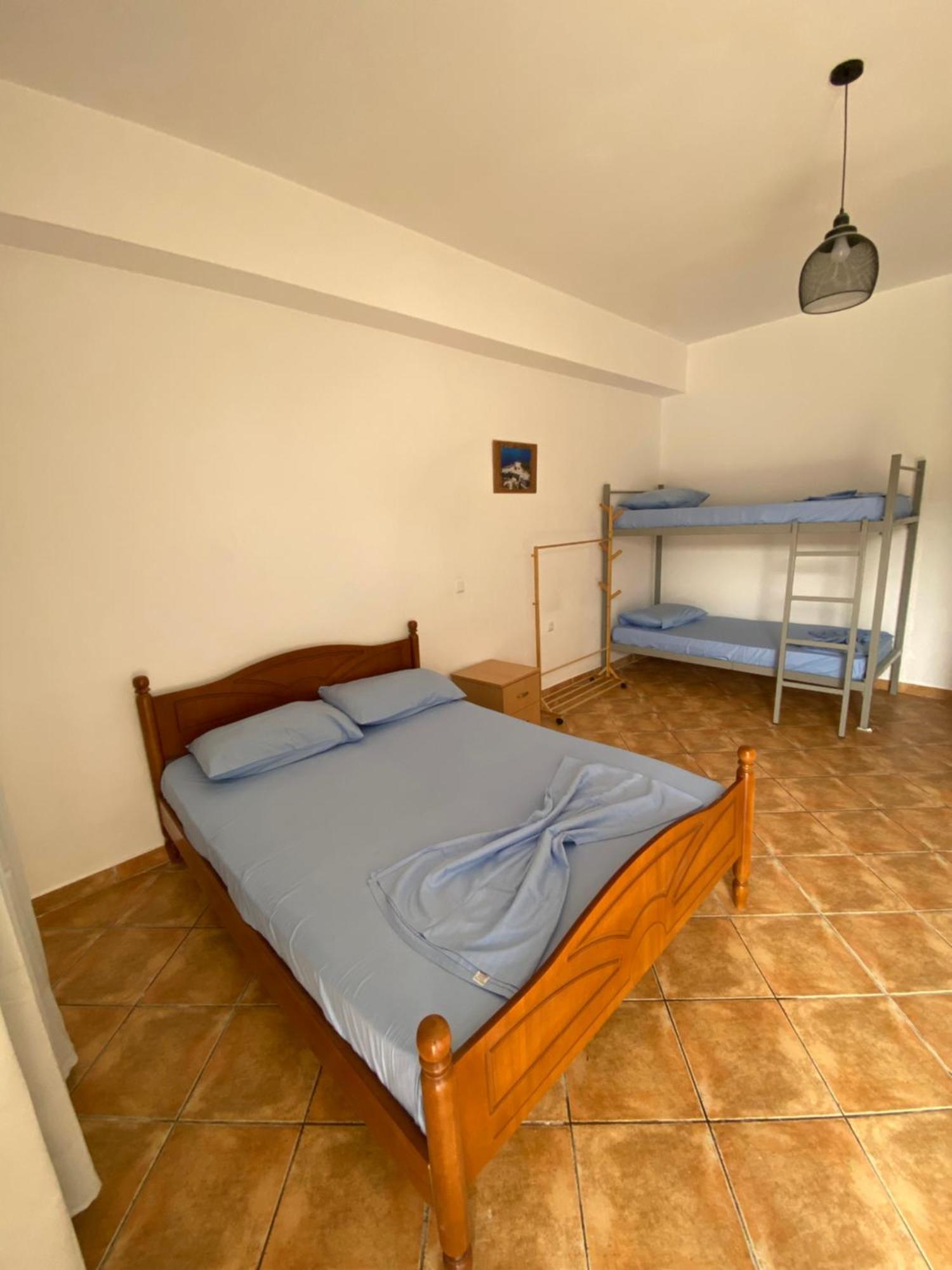 Eleni'S Holiday Rooms Himare Bagian luar foto