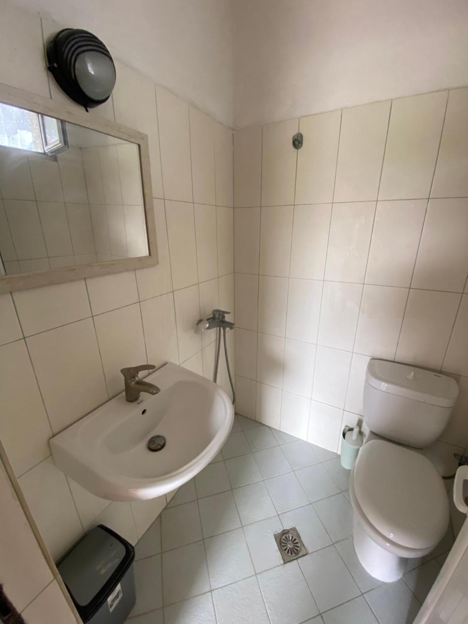 Eleni'S Holiday Rooms Himare Bagian luar foto