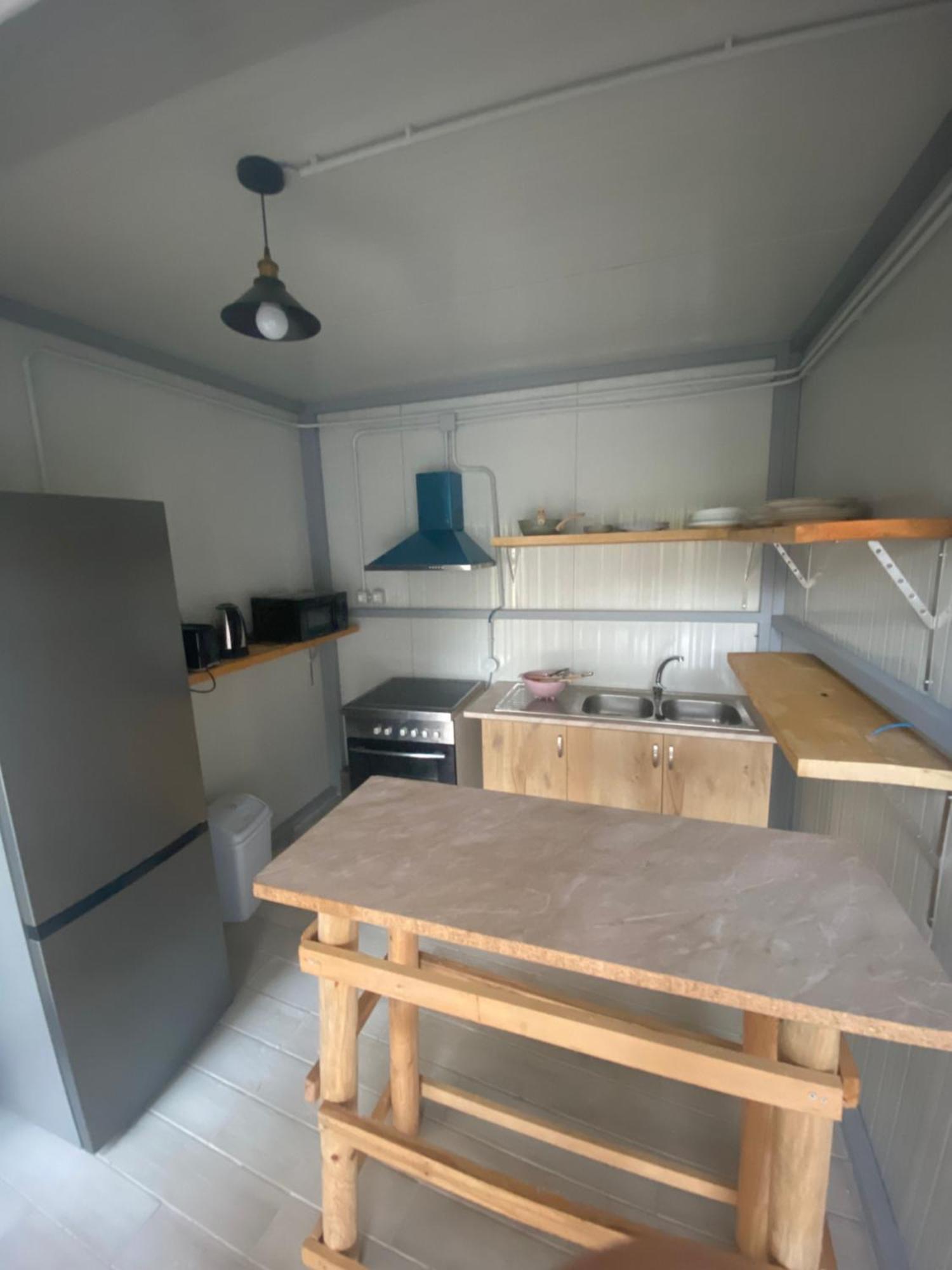 Eleni'S Holiday Rooms Himare Bagian luar foto